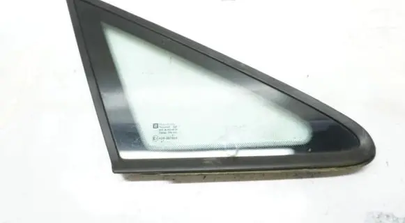 Opel Zafira A Front triangle window/glass 