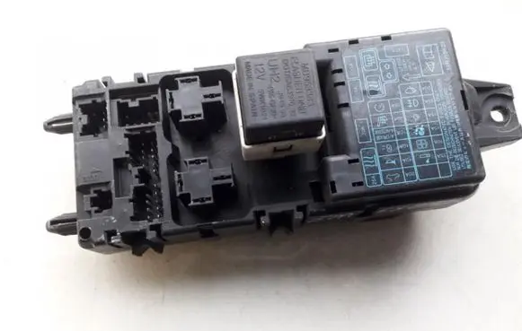 Mitsubishi Space Star Fuse box set mr318828 3l17-0010