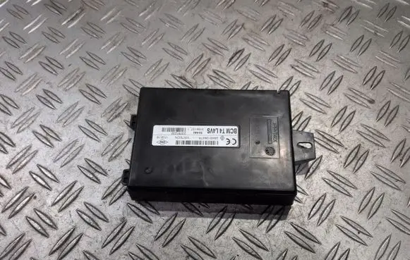 Opel Vivaro Engine control unit/module 284B10847R 2320679 26759741