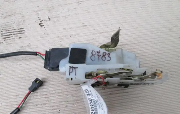Mazda 323 F Rear door lock