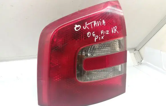 Skoda Octavia Mk2 (1Z) Rear/tail lights 275901