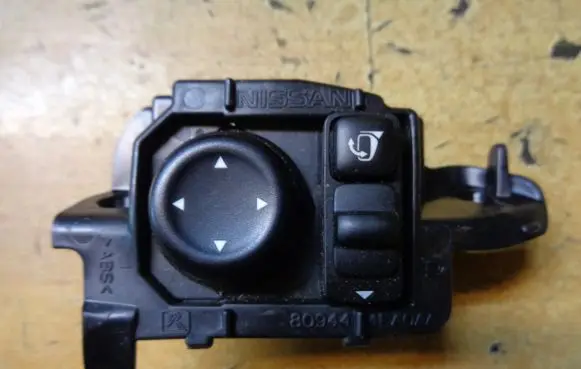 Nissan Qashqai Wing mirror switch 809444EAOAA 255704EA1B