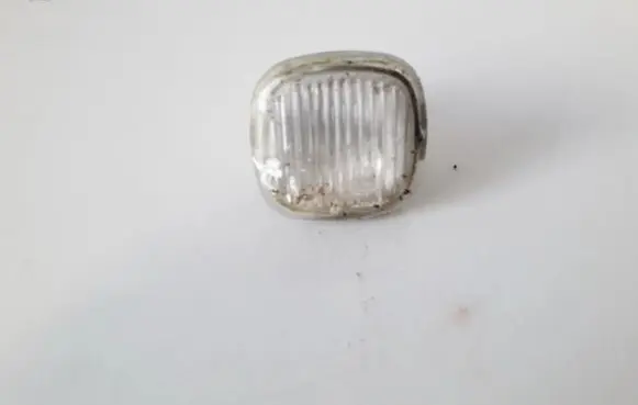 Front fender indicator light