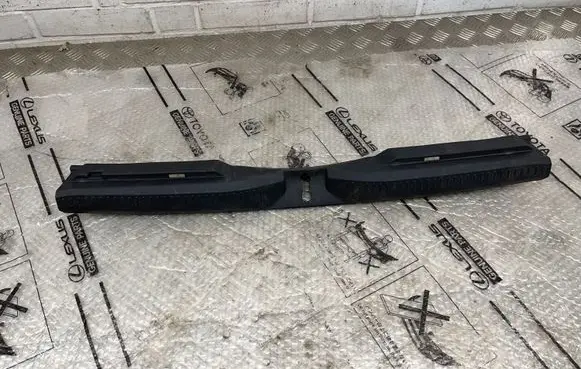 Toyota Auris 150 Trunk/boot sill cover protection 6471602110