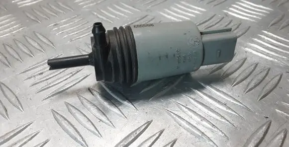 BMW X5 E70 Windscreen/windshield washer pump 6934159 67126934159