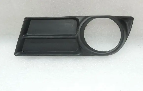 Toyota Corolla Verso AR10 Front fog light trim/grill