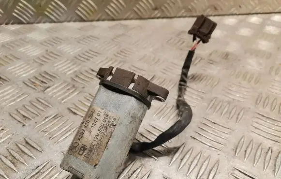 Mercedes-Benz C W203 Seat adjustment motor 2038203842