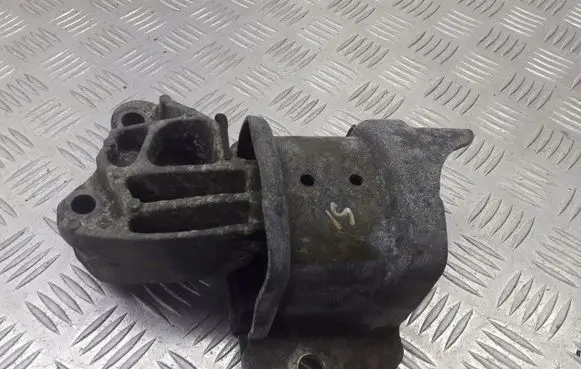 Lancia Ypsilon Engine mount vacuum valve 