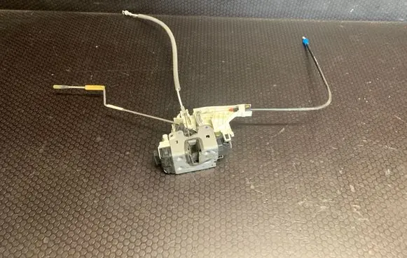 Mercedes-Benz Sprinter W906 Front door lock A9067202135 ZGS002