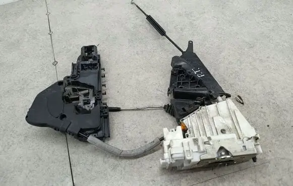 Mercedes-Benz A W169 Rear door lock 
