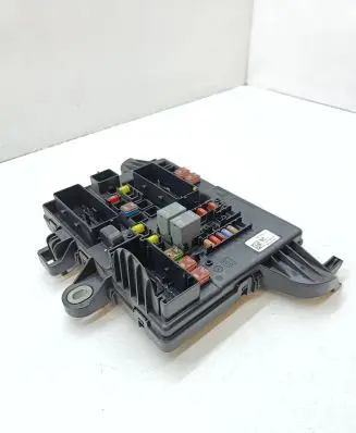 Opel Insignia A Fuse module 13277319