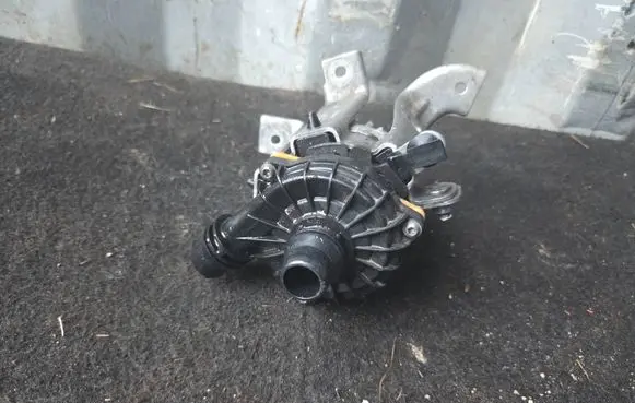 BMW 3 G20 G21 Electric auxiliary coolant/water pump 5A30244