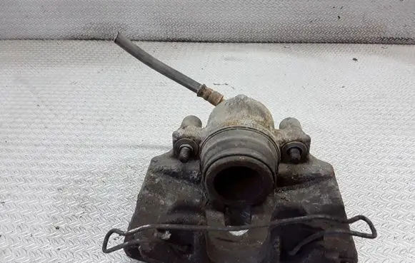 Volkswagen Touran I Front brake caliper
