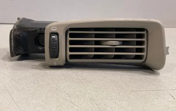 Rear air vent grill