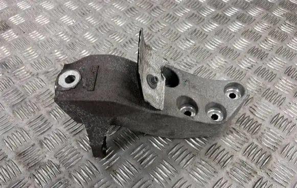 Maserati Ghibli Engine mounting bracket 2336971