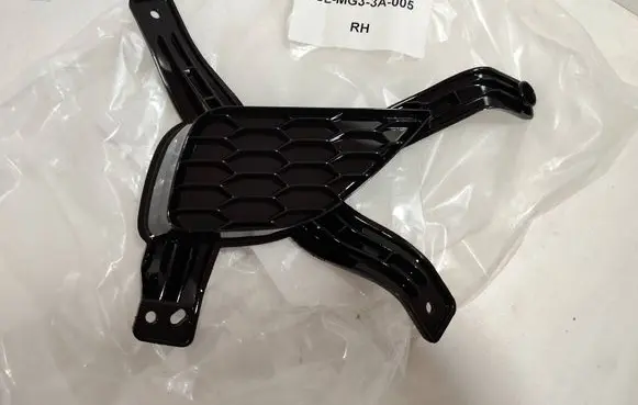 MG ZS Front bumper lower grill 10699380