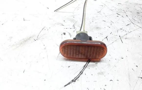 Renault Scenic I Front fender indicator light 7700822136