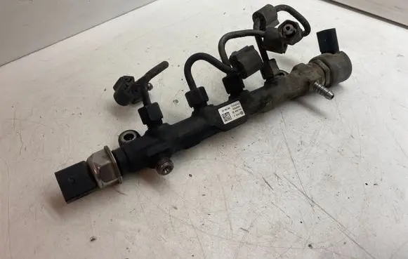 Volkswagen PASSAT B8 Fuel main line pipe 04L089B