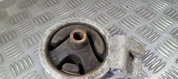 Volvo S40, V40 Engine mount bracket 3318060