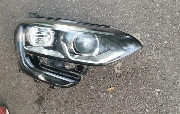 Renault Megane IV Headlight/headlamp 90089412 260100767R