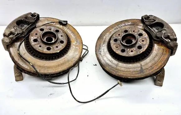Volvo S60 Front wheel hub spindle knuckle 9461944 9461943