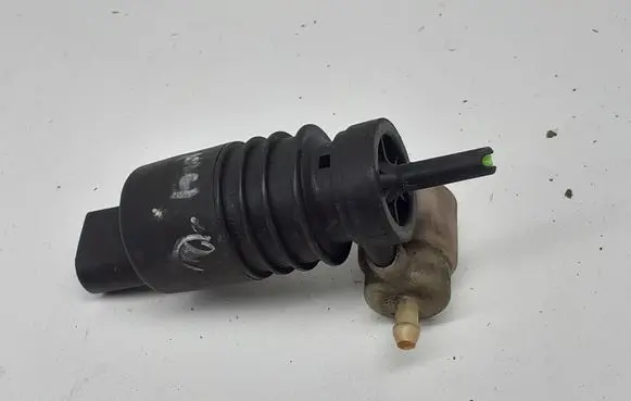 Volkswagen Golf IV Windshield washer spray nozzle 