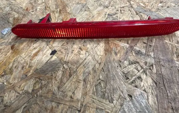 Honda CR-V Rear tail light reflector P3246R
