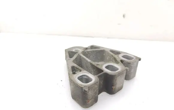Volkswagen Transporter - Caravelle T5 Engine mounting bracket 7E0199207