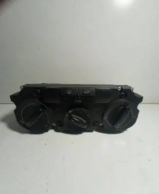 Volkswagen Golf V Climate control unit 749138