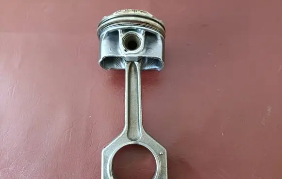 BMW M3 F80 Piston with connecting rod 7846593 11247846593 7846333