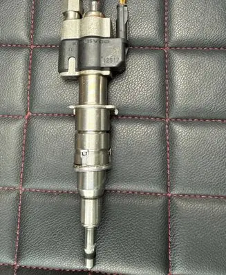 BMW 3 E90 E91 Fuel injector 7585261 758526109 PA66GF3596