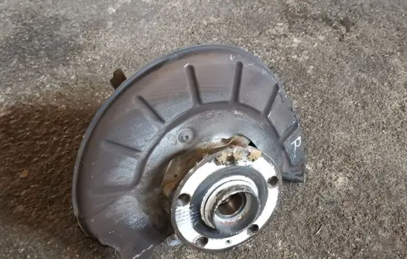 Volkswagen Touran II Front wheel hub