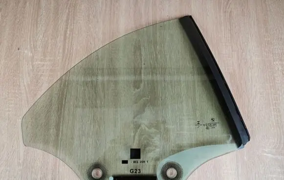 BMW 4 G22 G23 G24 G26 Rear side window 7955238
