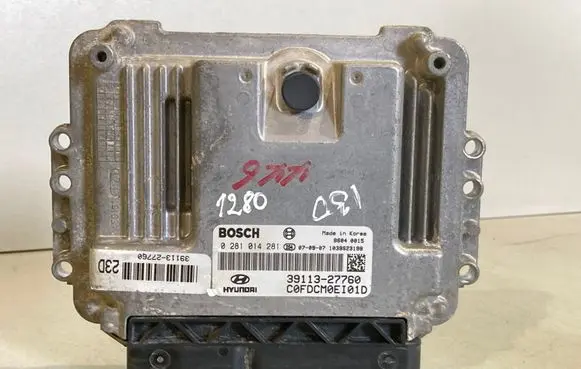 Hyundai i30 Engine control unit/module 0281014281 3911327760