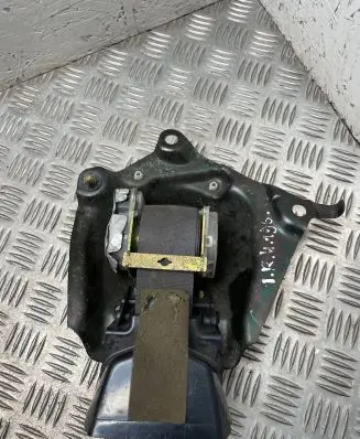 Toyota RAV 4 (XA20) Middle seatbelt (rear) 0429146 e40429146