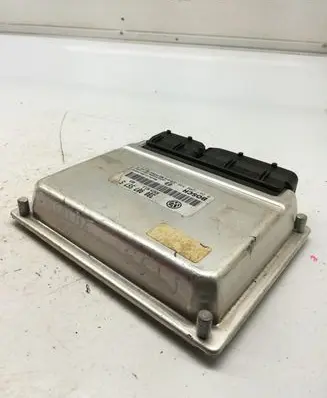 Volkswagen PASSAT B5 Engine control unit/module 3B0907557S 0261208536