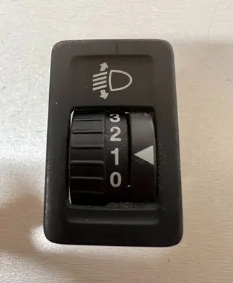 Suzuki Swift I Headlight level height control switch R2346