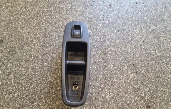 Fiat 500L Electric window control switch