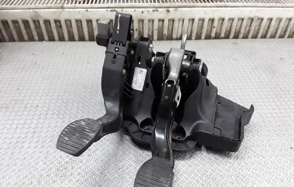 Opel Corsa D Pedal assembly 55703354