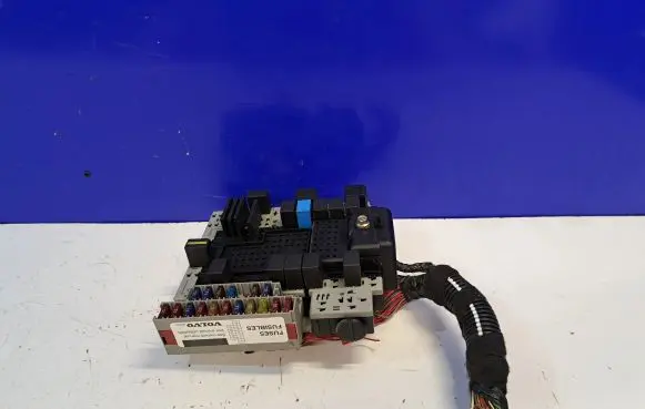 Volvo V70 Fuse module 8622520 9162438