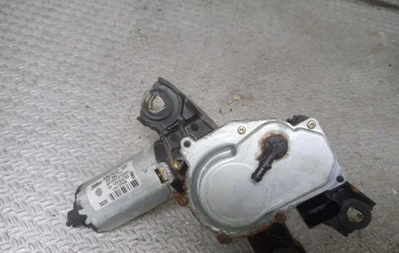 Volkswagen PASSAT B6 Rear window wiper motor 3C9955711