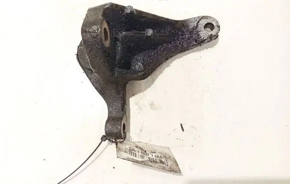 Engine mounting bracket