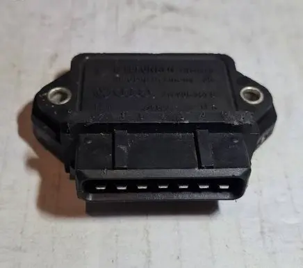 Volkswagen PASSAT B3 Ignition amplifier control unit 211905351D