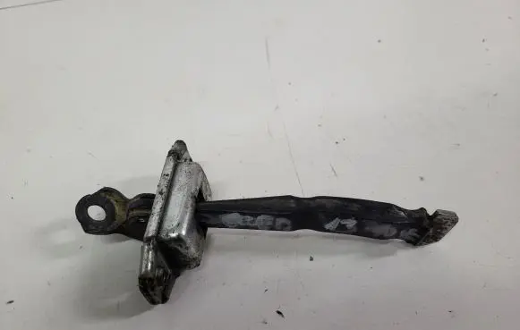 KIA Ceed Rear door check strap stopper