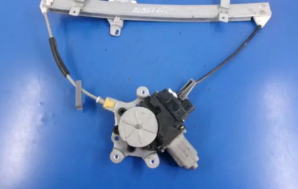 Mitsubishi Outlander Front door window regulator with motor