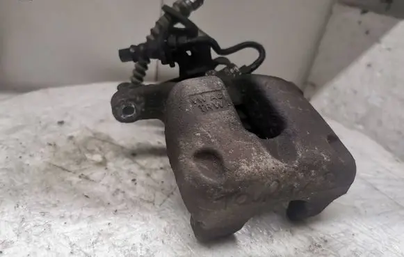 Volkswagen Touran I Rear brake caliper