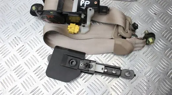 Honda Legend Front seatbelt