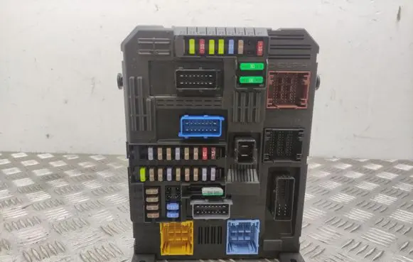 Peugeot 308 Comfort/convenience module 9830805680