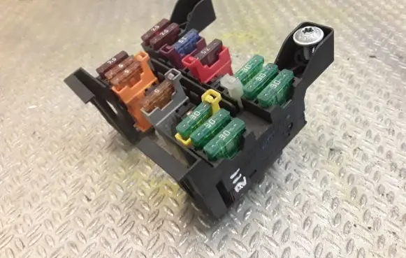 Mercedes-Benz E W211 Fuse box set 2115450301 A2115450301