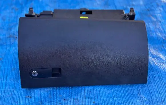Glove box